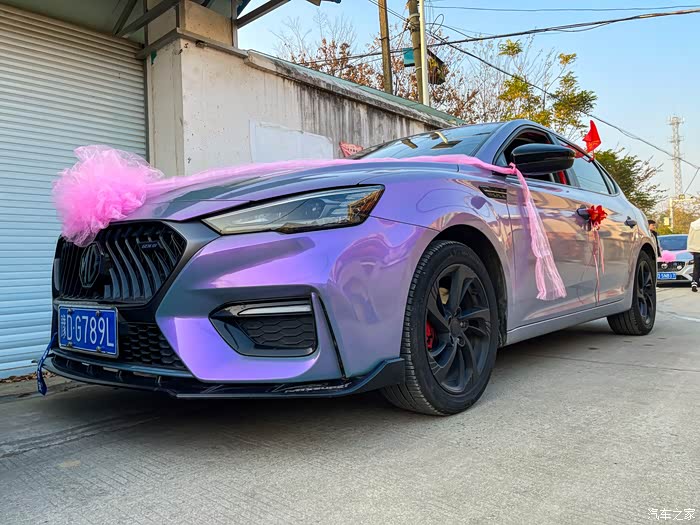常州名爵6车友婚礼五彩斑斓的改色车队