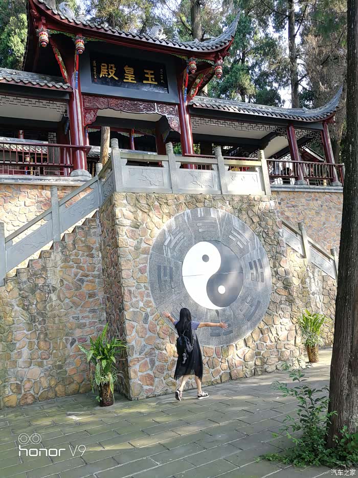 四川长安suv联盟开着我的95问道教圣地鹤鸣山道观