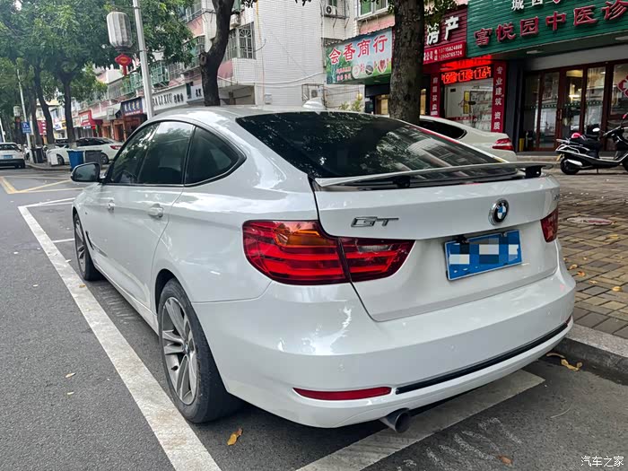出一台15年宝马320gt一手车7万公里全车原版