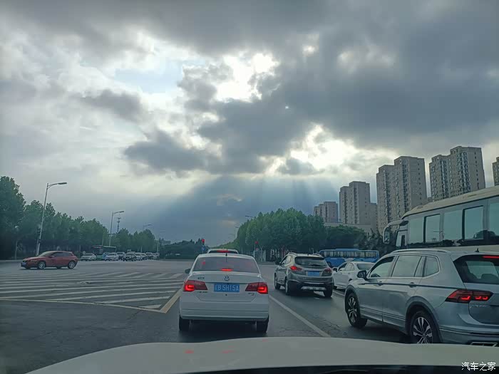 车窗外的阴霾到光明