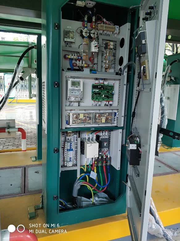 充过那么多次电,你们没见过快充充电桩里面长什么样吧?