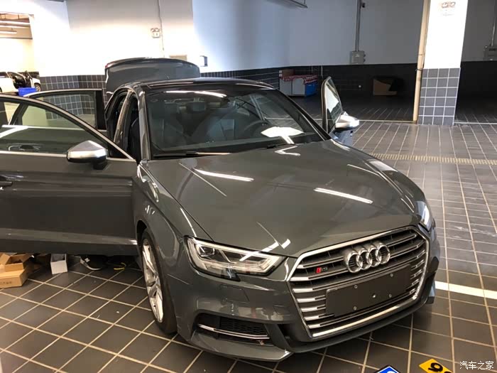 奥迪s3纳多灰水泥灰提车作业