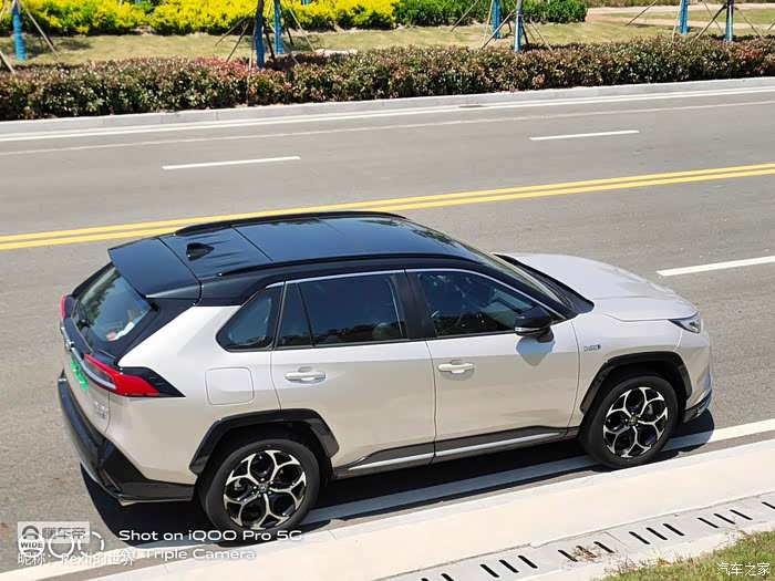 谁有威兰达phev的欧泊银颜色的实车照片路边偶遇很惊艳