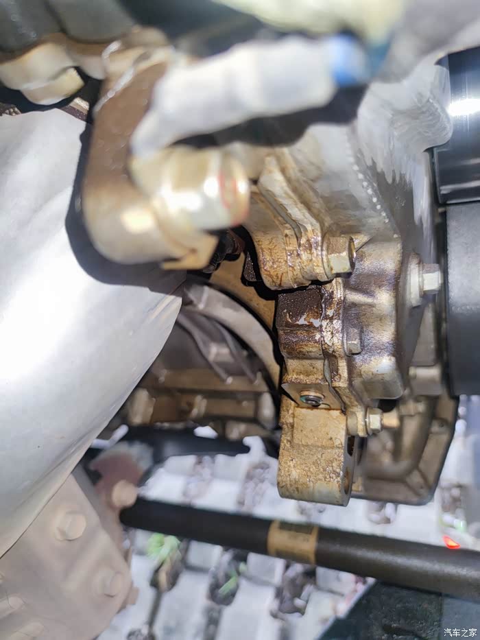 15款朗动渗油严重大家有这情况吗