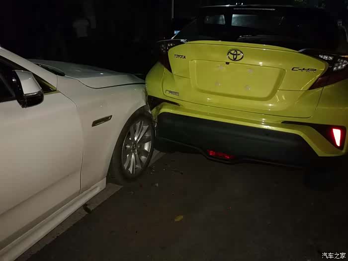 黄黑豪华版chr提车本想好好发个提车贴结果全国首撞
