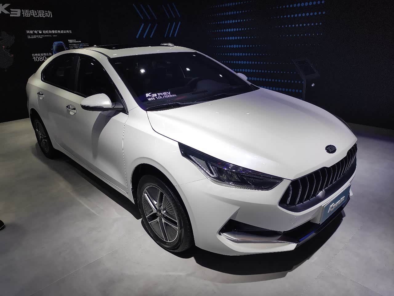 起亚k3新能源纯电动,直瀑式中网