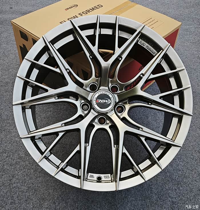 丰田凯美瑞改装轮毂