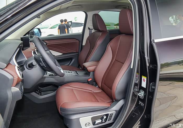 请教各位vv6的车主vv6内饰有纯棕色座椅吗