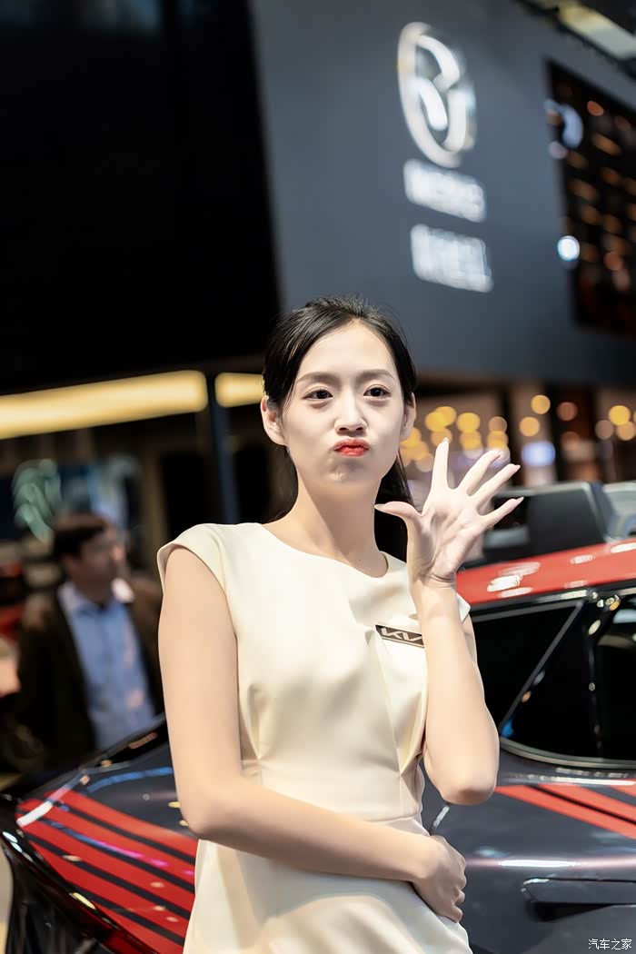 看看新车ev5起亚车模真漂亮