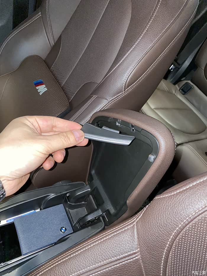 扶手箱卡扣断了,哪里有配件找没?