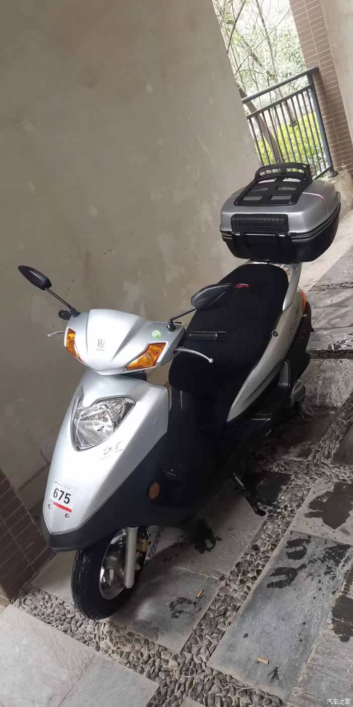 图 踏板摩托车中的五菱宏光