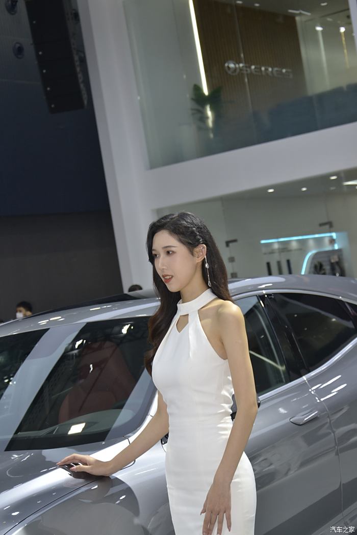 2021年廣州車展之高大尚美女車模23