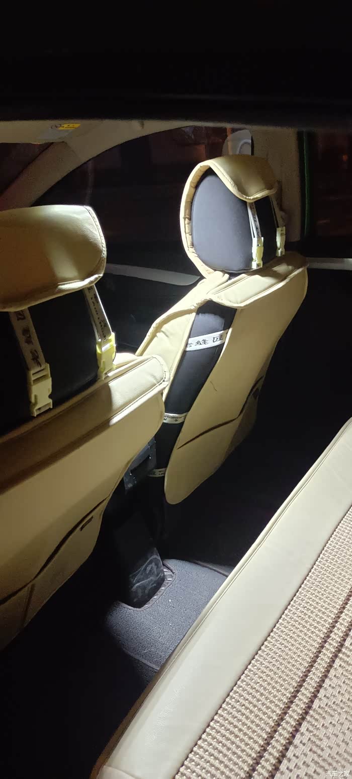 欧尚启悦出租车加装后排阅读灯