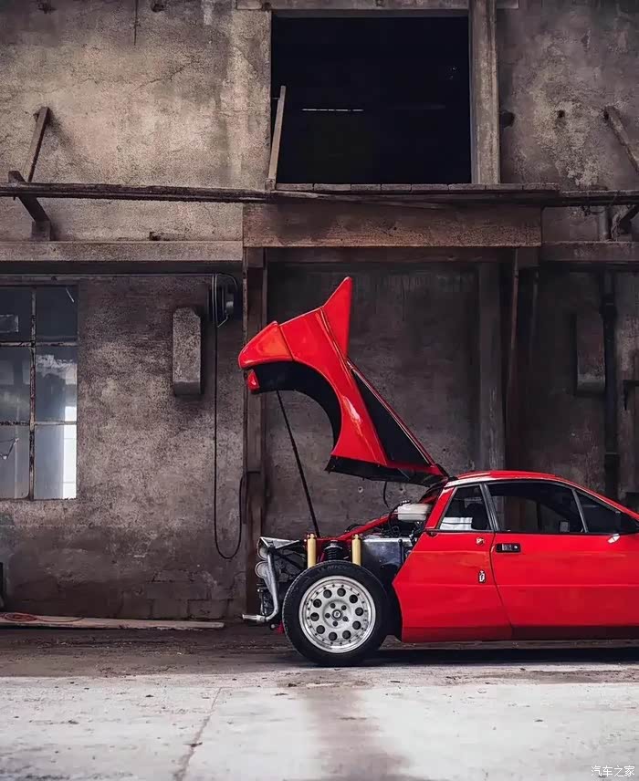 蓝旗亚iconlancia037stradale