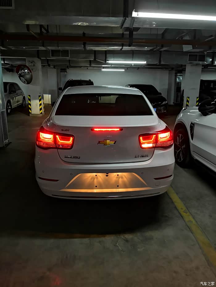 迈锐宝只有一个倒车灯吗