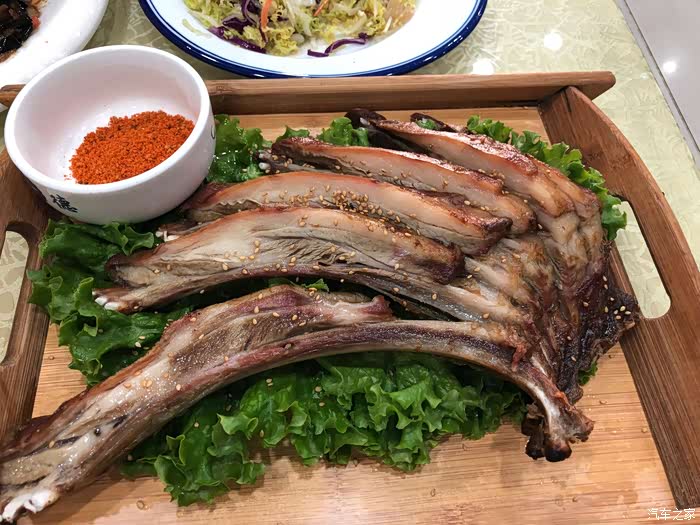 吃羊排,看电影,总觉得美味常在心中留