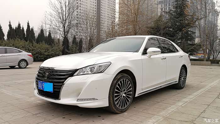 2018款皇冠运动白,用车一个月,求认证