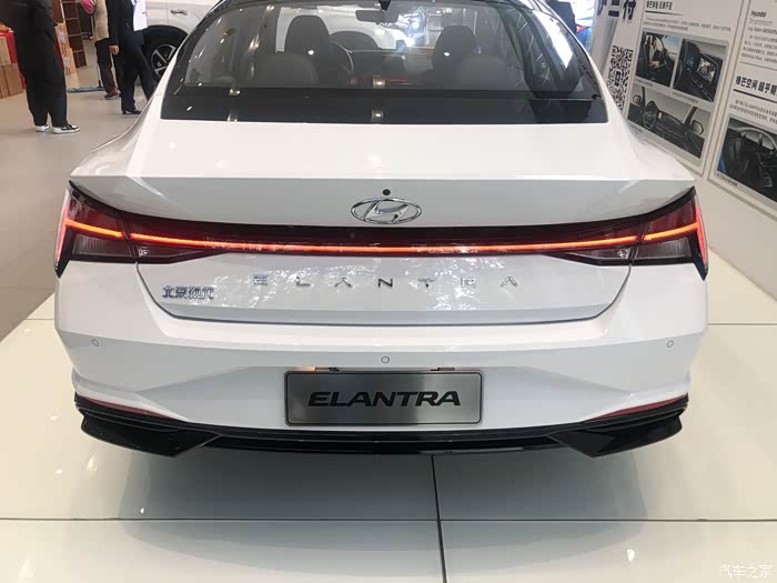 北京现代颜值担当第七代伊兰特颜值粉到店看车