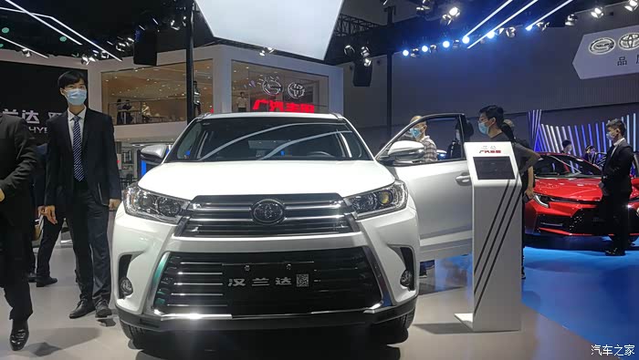 新款汉兰达,你喜欢吗? 这个倒梯形的大嘴怎么看都不太协调的样子.