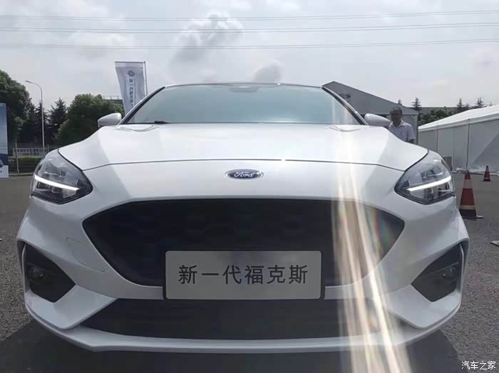 全新一代2019福克斯白色STline