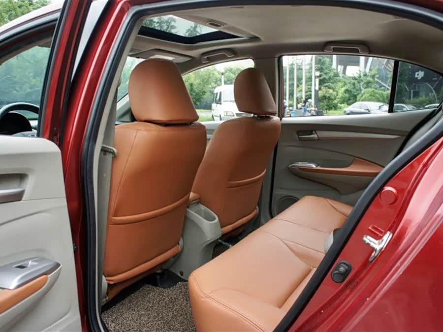 不仅省油 空间还不错,这就是本田锋范!