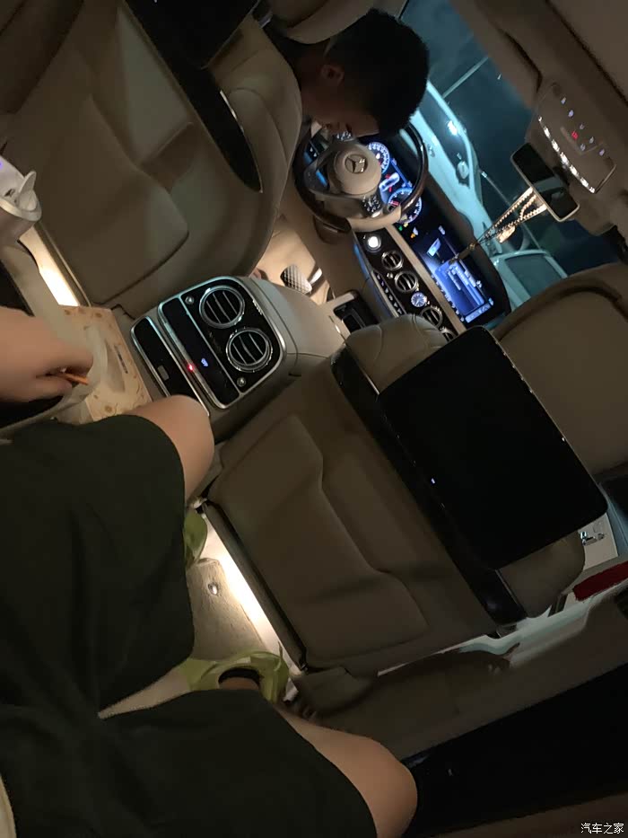 迈巴赫s和迈巴赫gls哪个后排空间大