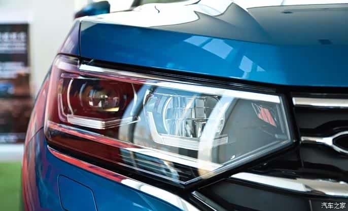 探岳的led大灯设计的十分锐利,犹如鹰眼一般