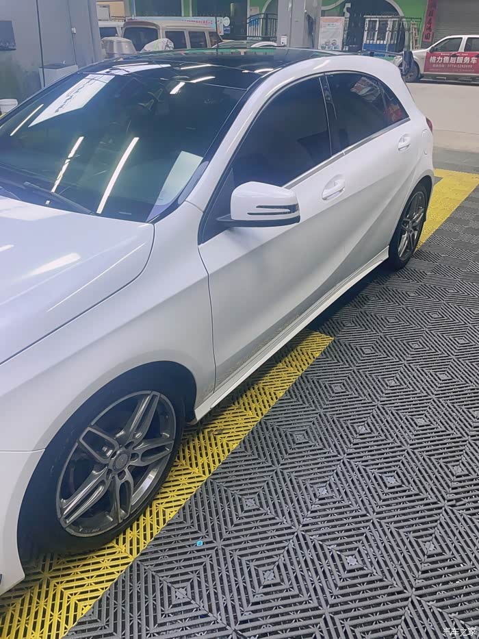 奔驰a200运动两厢