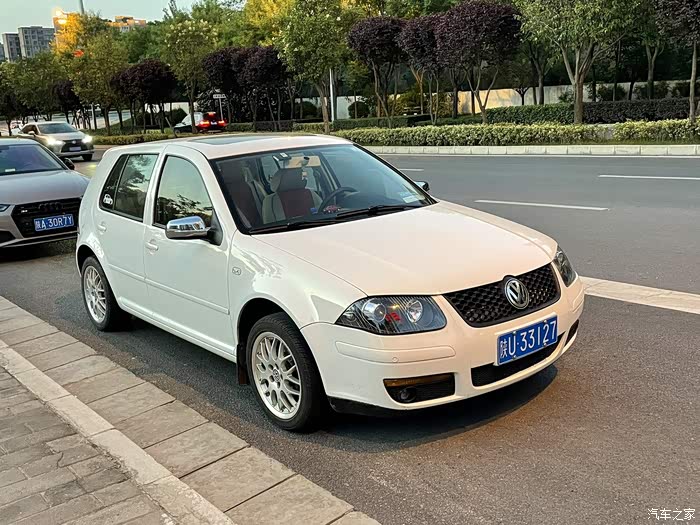 我家的大白宝来hs依然还在我身边