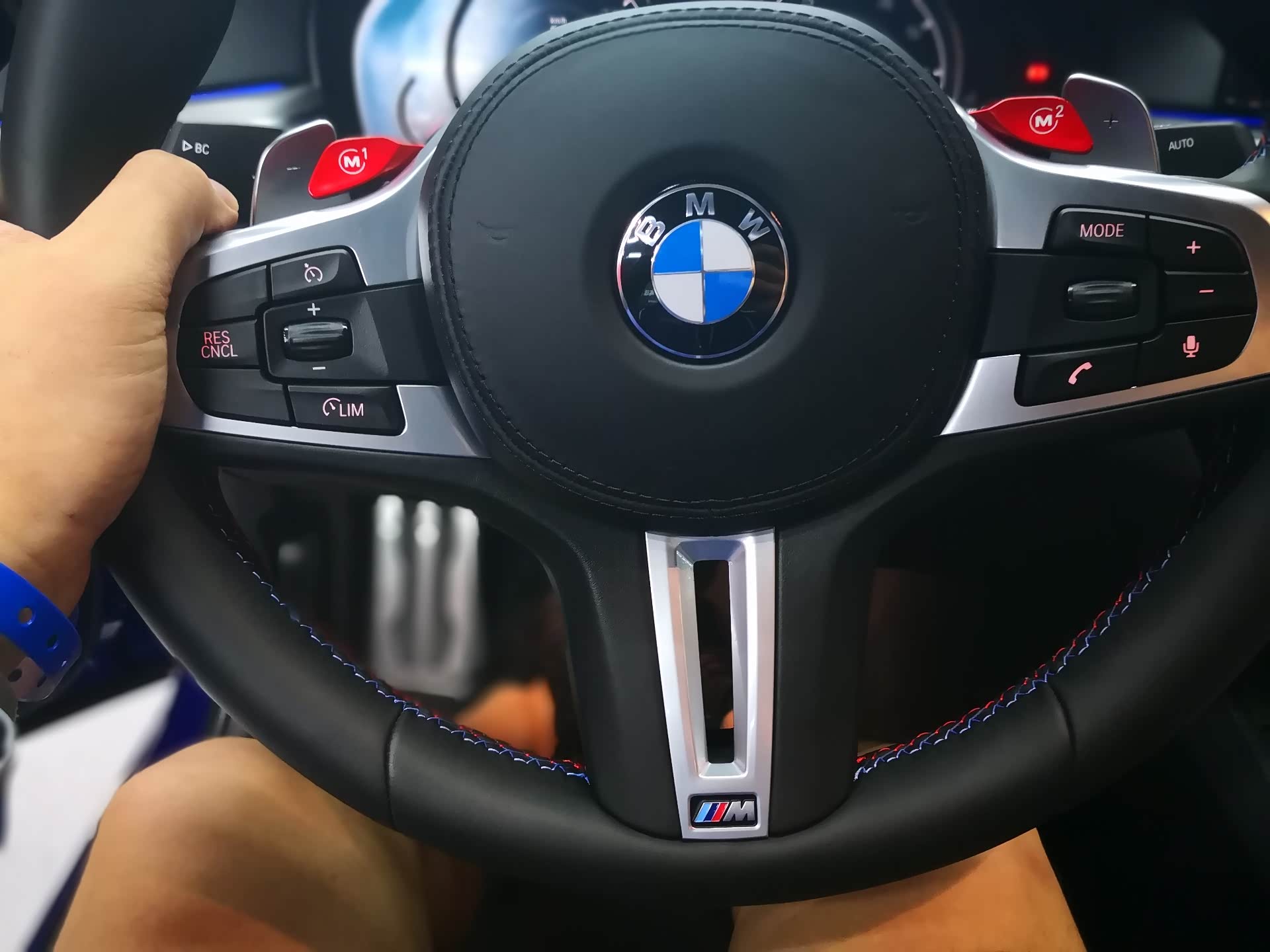 请问有没有x1更换丁字裤方向盘的一起讨论下鸭