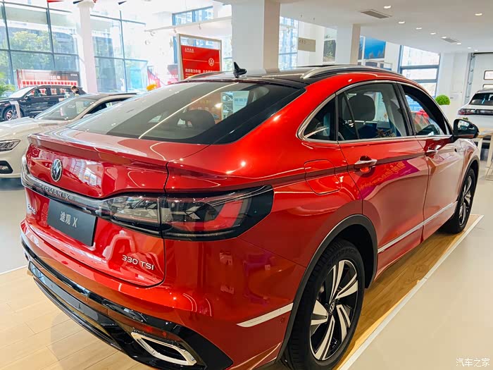 时尚轿跑suv红色途观x