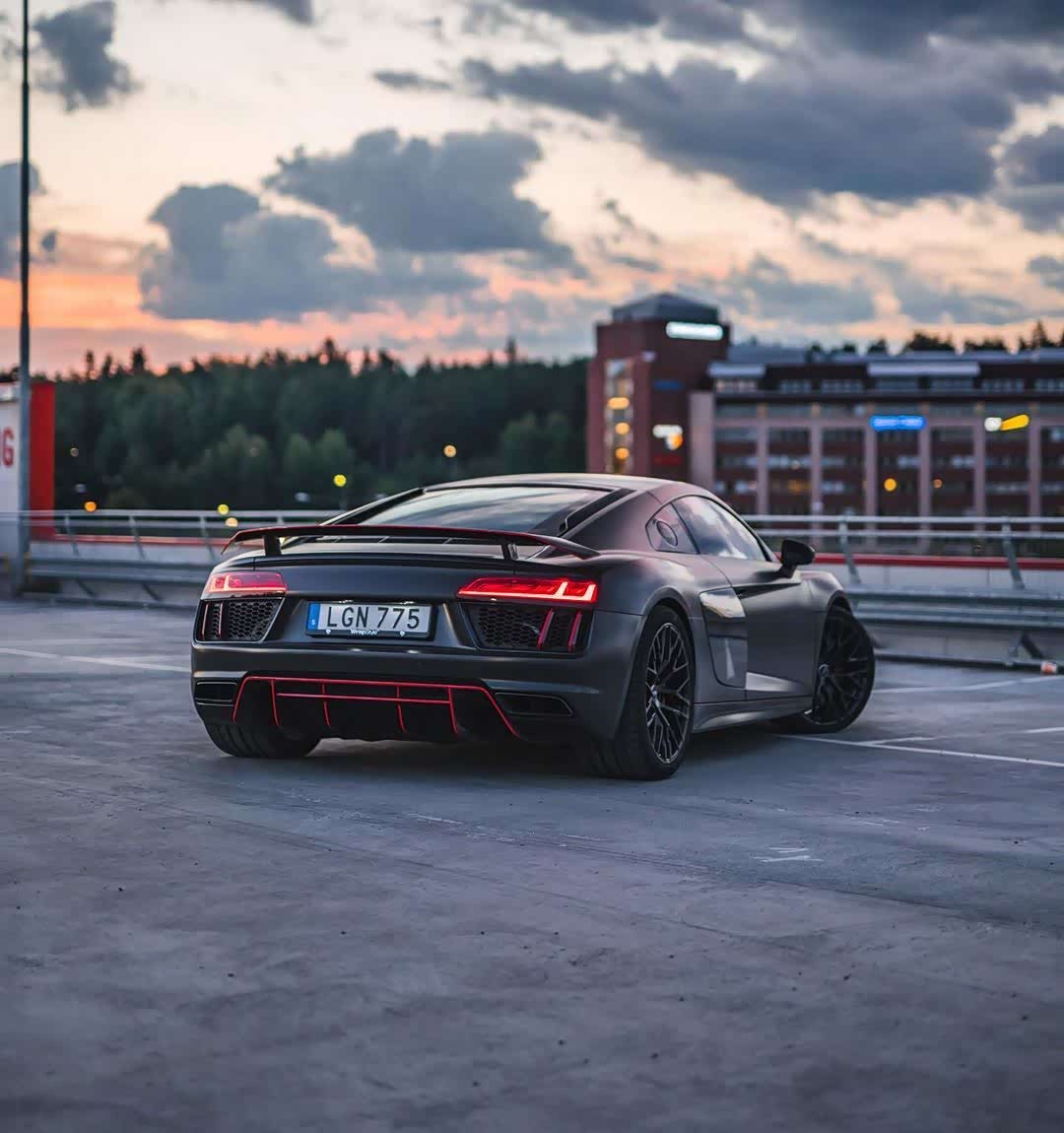 奥迪r8 v10 plus quattro红纹黑武士降临