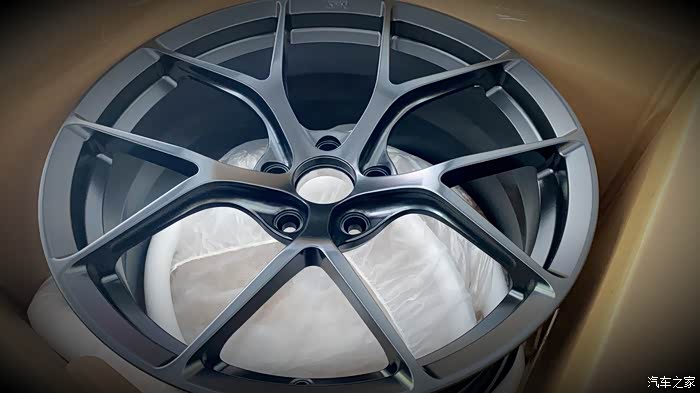 特斯拉models电光灰加starfks轮毂