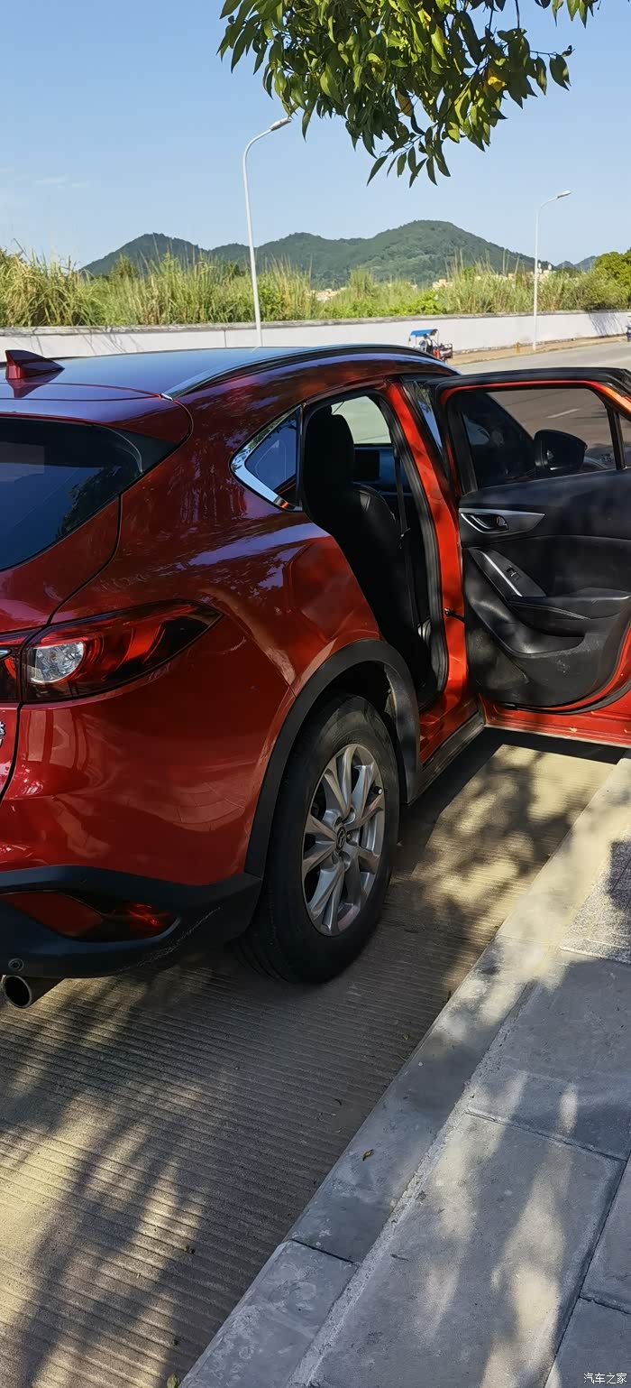 出一台蓝天活力版自动版马自达cx4