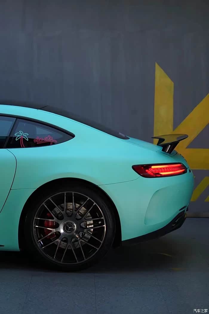 让你驻足蒂芙尼蓝色的奔驰amggt很特别