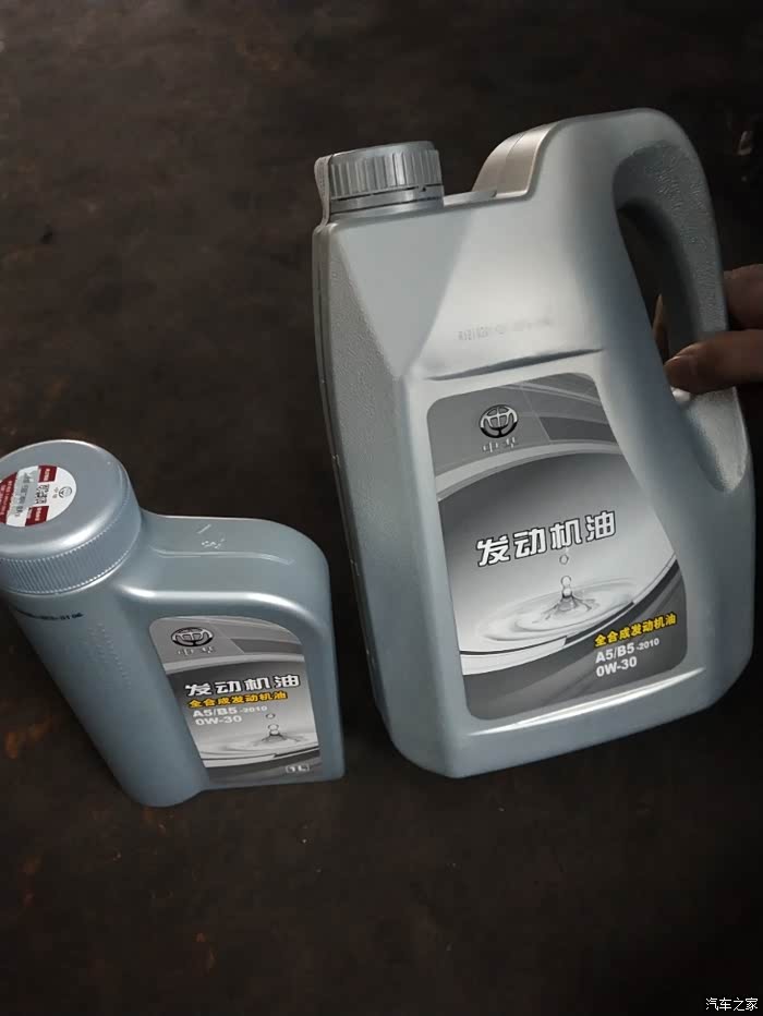 升降机有问题,只能这样放,看人家下面都有一个专门接机油的!