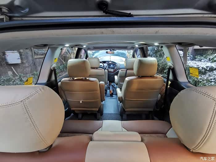 丰田普瑞维亚内饰空间怎么样够用了吧