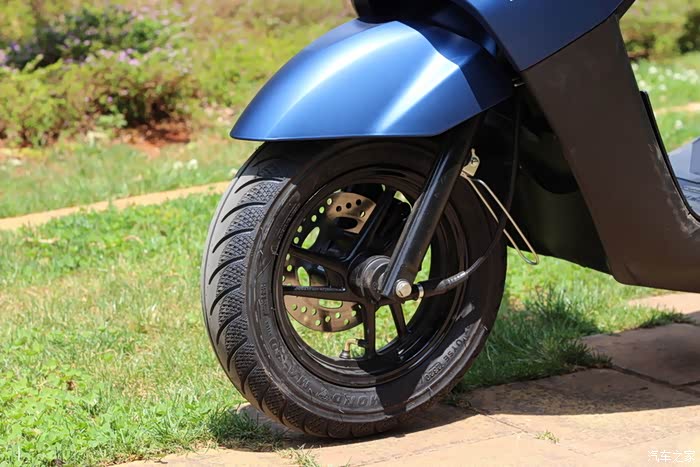 新提巧格i更换玛吉斯钻石将军半热熔轮胎