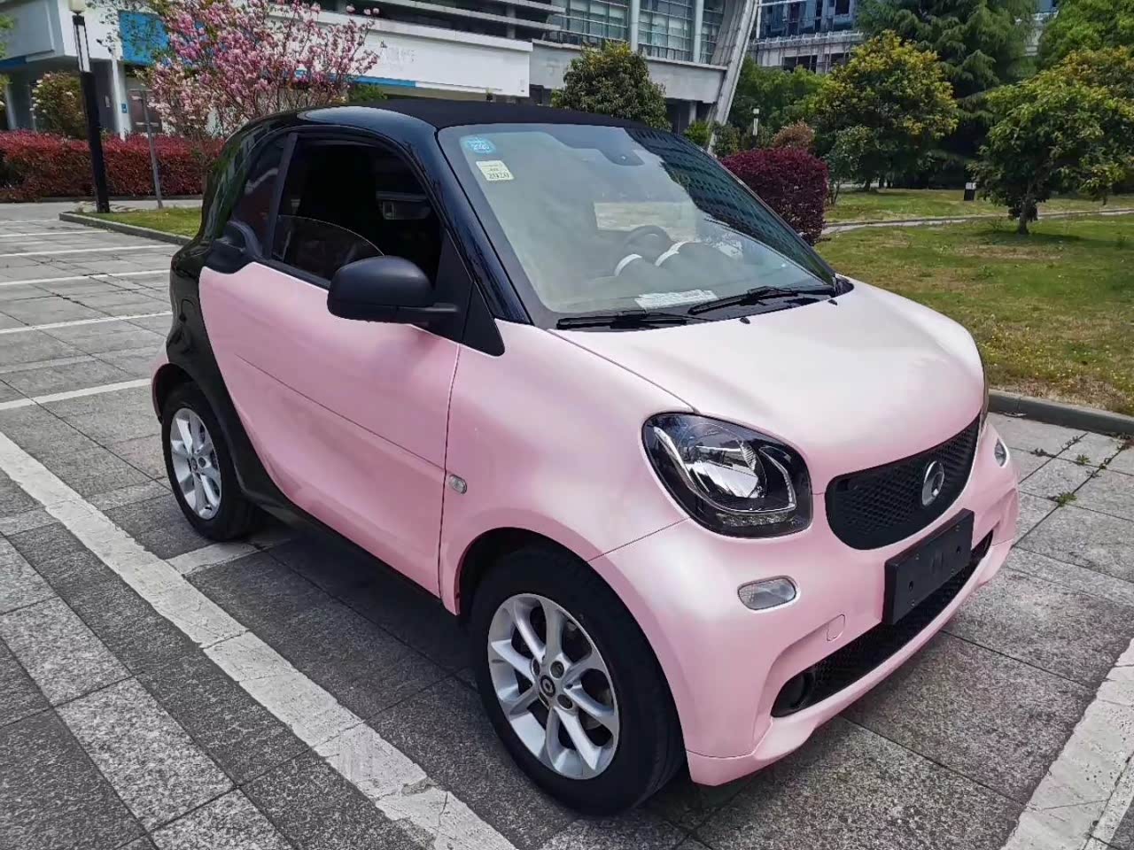 微贴奔驰smart10灵动粉色改色凸显可爱个性