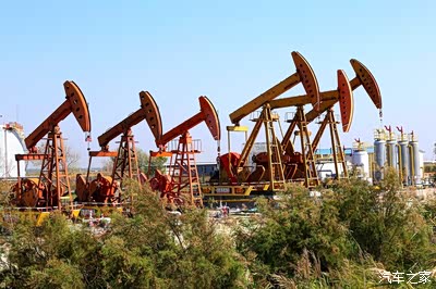 辽河油田位于 中国 辽宁 省 盘锦 市,是 中国 第三大油田,隶属于 中国