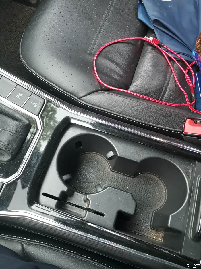 【图】今天去试驾了宋p-dmi,特地试了一下被吐槽的杯架_宋plus/宋plus