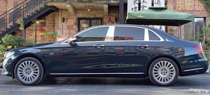 奔驰e300l舒享版2020款松石绿惊艳登场