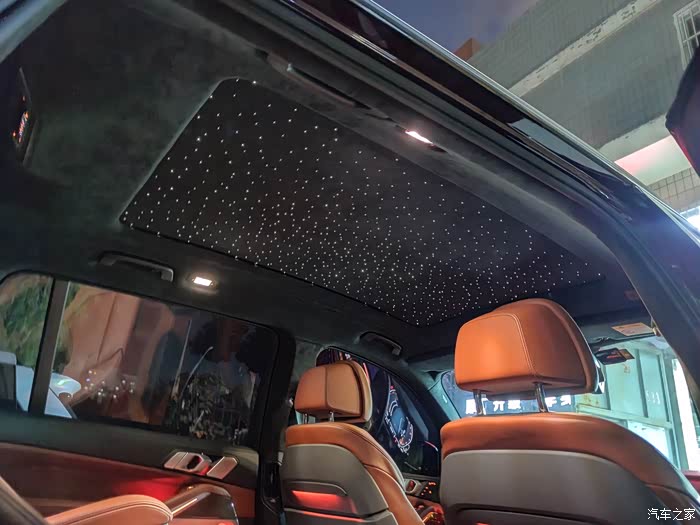 首台红旗h9送你一个全景天窗卷帘星空顶