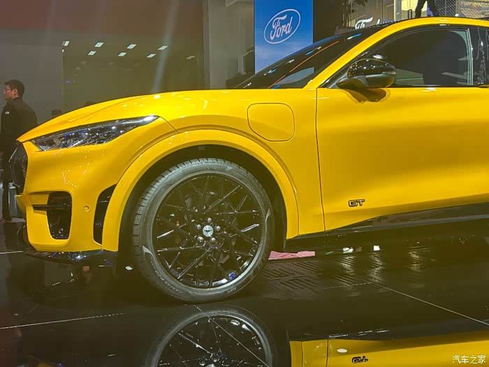 【图】目睹一场橙色风暴,电马新款实车真的很拉风_福特电马论坛_汽车