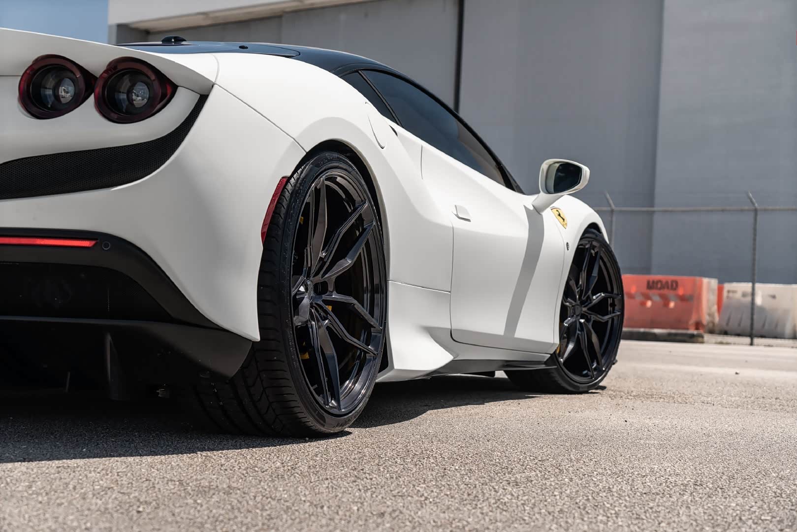 【图】白色车身的f8更为优雅._法拉利f8论坛_汽车之家论坛