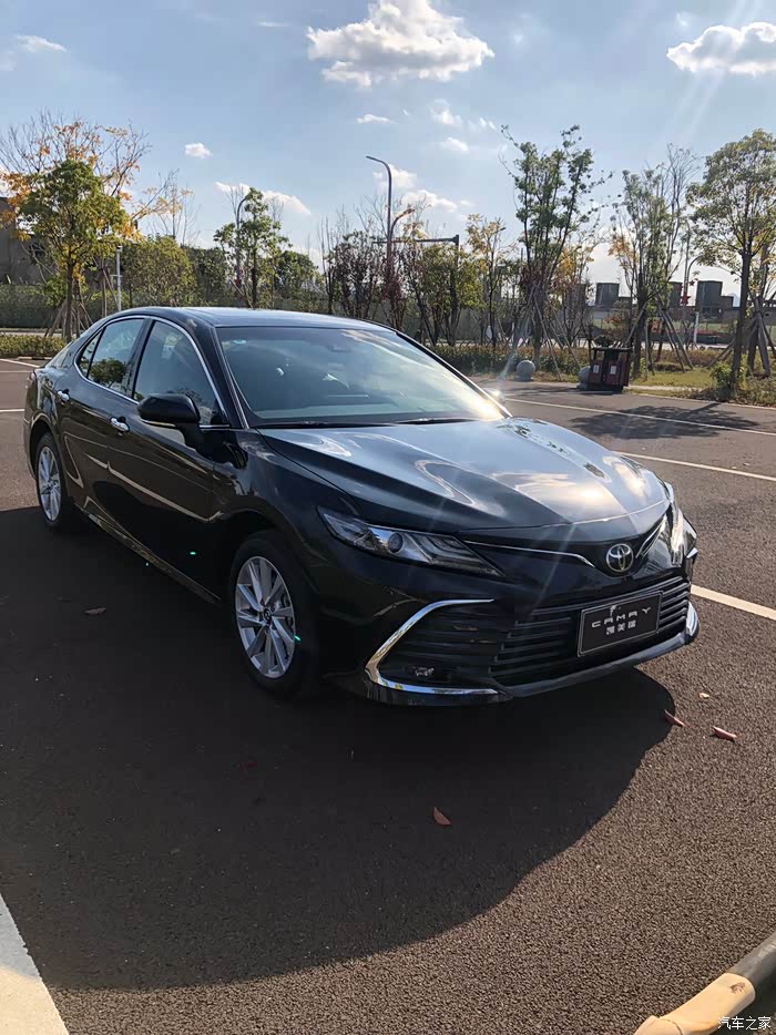 2021款凯美瑞(2.0豪华)黑外黑内