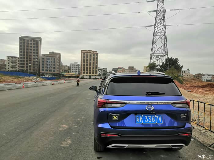 秋意很浓 带着蓝小四去压马路(申精)