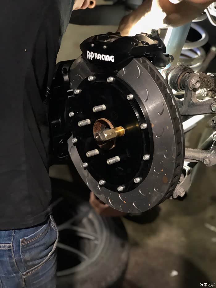 很久没新作品,本次带来(或许)是首台二代后轮双卡钳(申精)