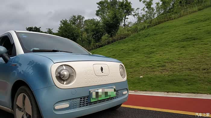 经济实惠的欧拉r1小道中穿行感受绿色清香