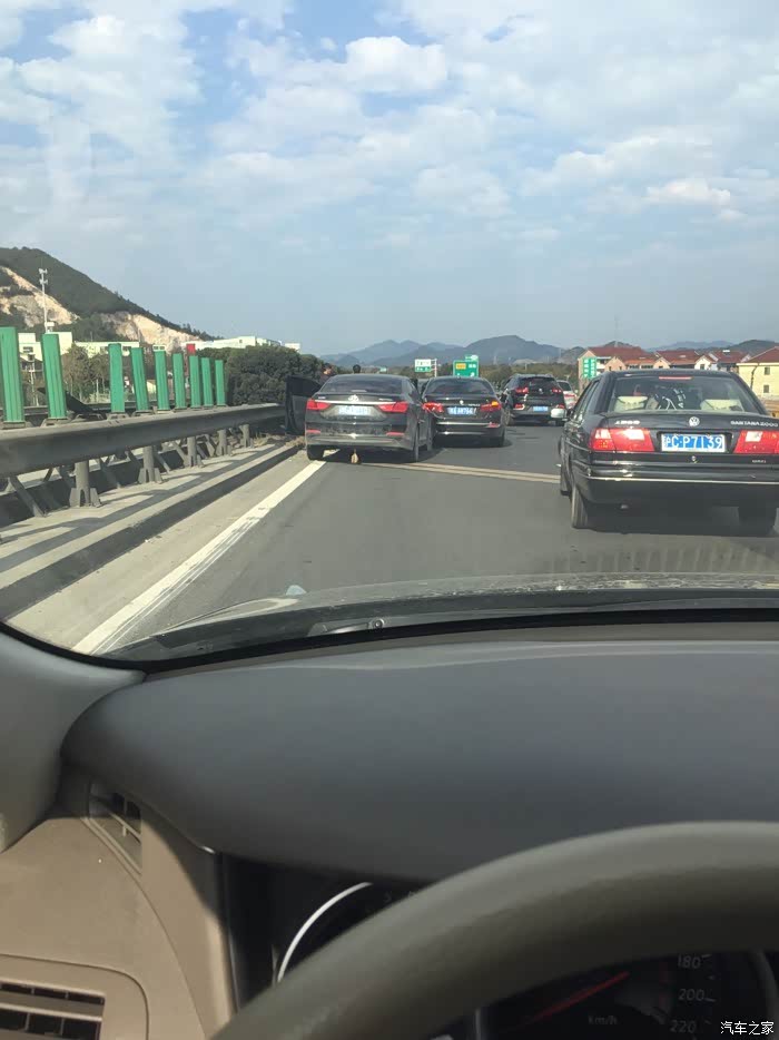 出发,高速上车还是挺多的!